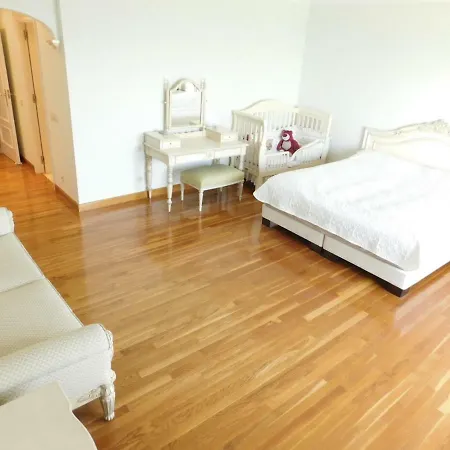 Vila Luxury In Roses