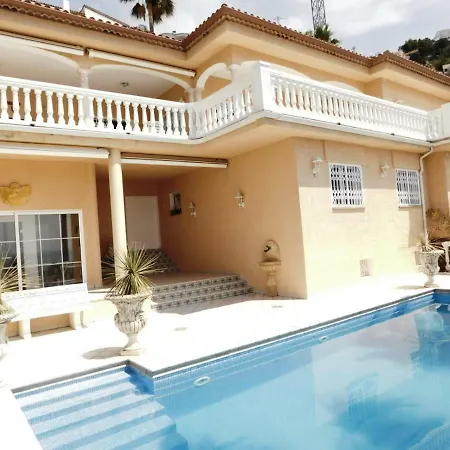 Vila Luxury In Roses